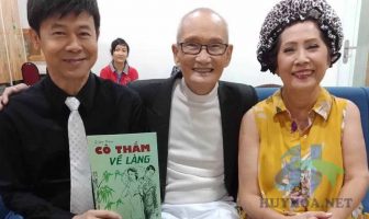 Nhạc sĩ Giao Tiên chụp ảnh cùng Thái Châu và Phương Dung