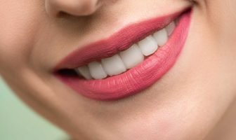 15 cách làm trắng răng tại nhà cực kỳ hiệu quả và dễ áp dụng 15 cách làm trắng răng tại nhà