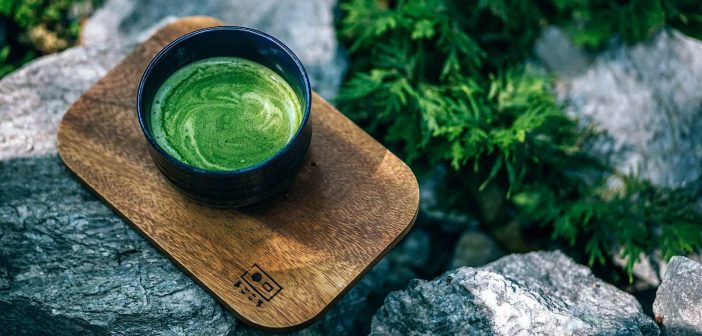 Thu nhỏ lỗ chân lông tại nhà trong 7 ngày 1 Dùng bột trà xanh là phương pháp làm mặt nạ thu nhỏ lỗ chân lông tại nhà đơn giản và hiệu quả nhất