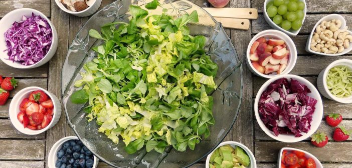 10 superfoods list you should eat every day 1 Natural foods are the best superfoods for weight loss and can supplement your diet with lots of vitamin A, vitamin C, vitamin K, calcium and manganese