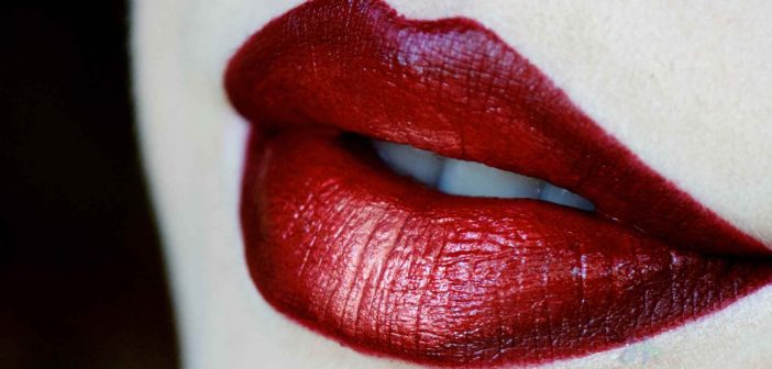 Ombre lips can look awesome, but if not done correctly they can make you look very tacky! Ombre lips can look awesome, but if not done correctly they can make you look very tacky!