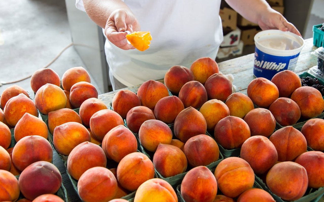 Peaches are an excellent source of vitamin C, fiber, and vitamin A.