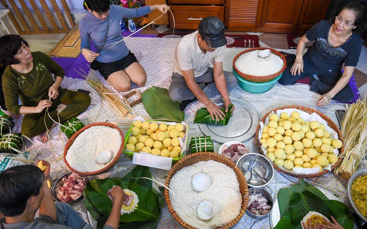 A family making Banh Chung together