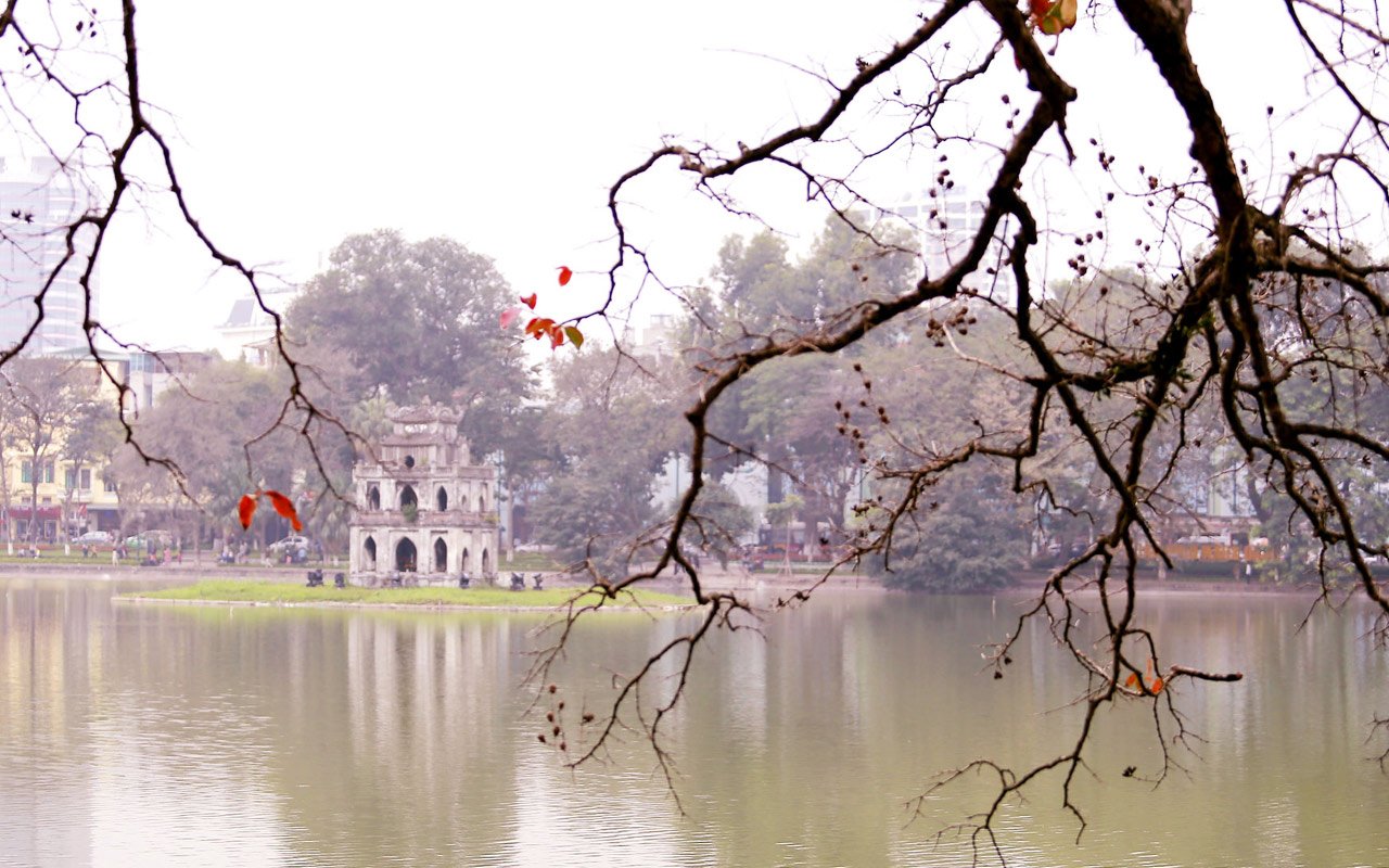 Hoan Kiem lake, Hanoi on a winter morning