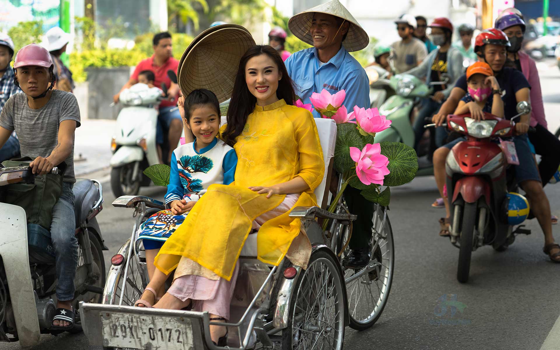 Visiting the old town by cyclo is one of the best things to do in Hanoi for kids