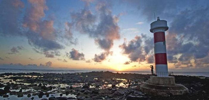 Dawn on the lighthouse island in Mu Cu.