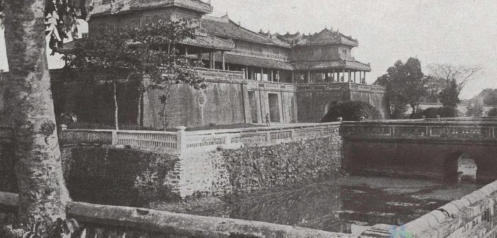 Ngo Mon Gate - The beautiful of Hue citadel 1 The Monumental gate of the Imperial Palace, known as the gate of Ngo Mon