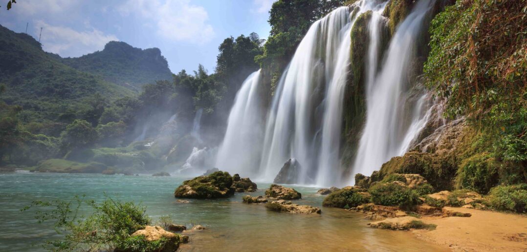 Ban Gioc waterfalls is the largest and most beautiful waterfall in Vietnam