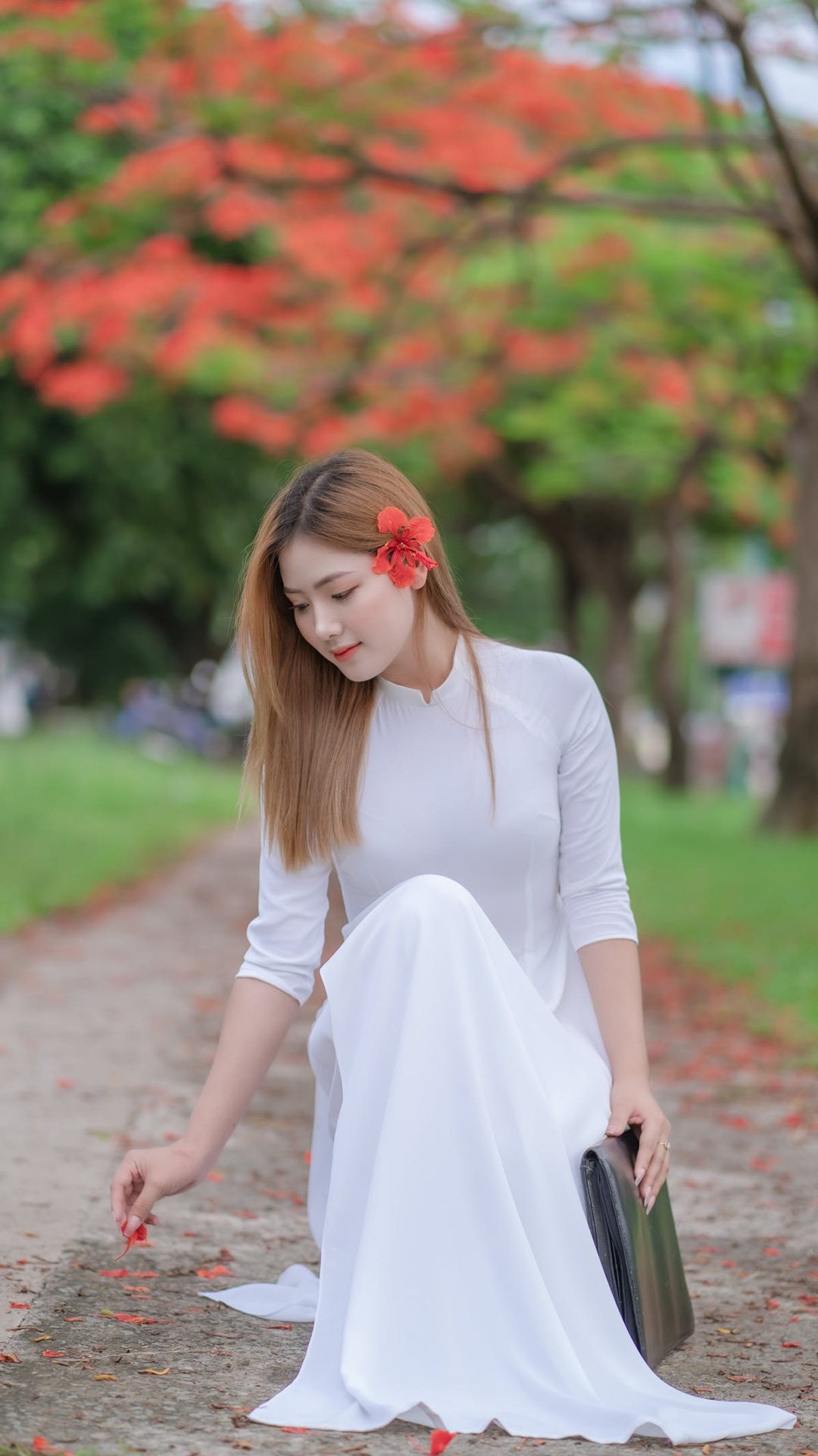 Ao Dai - The Ao Dai, the traditional dress of Vietnamese women